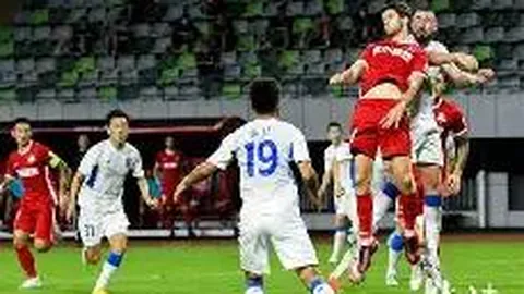 水晶宫半场领先曼联1-0，马特塔失点球+错失良机，惊险逆转！